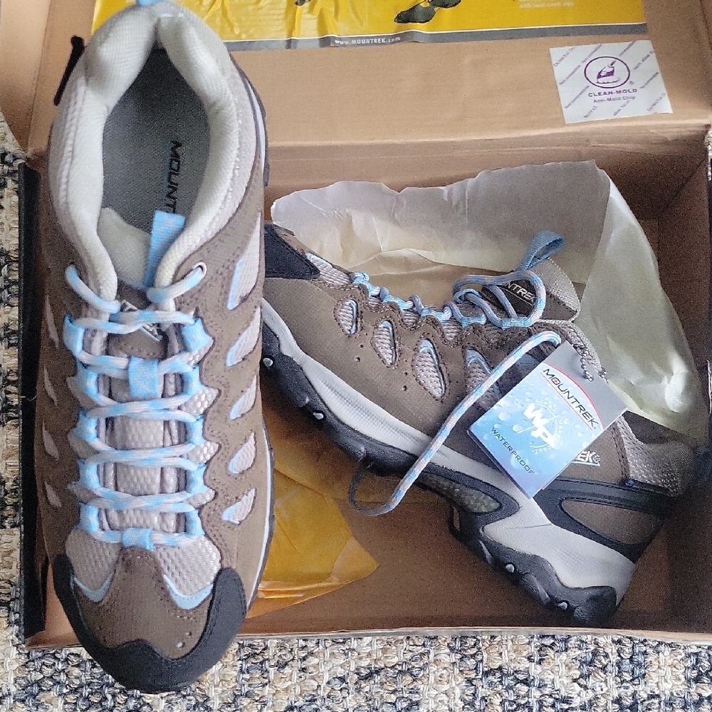Mountrek Women's Brown and Blue Athletic Shoes NWT SIZE 10